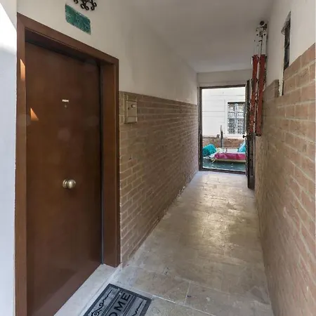 Apartment With Canal View In A Quiet Neighbourhood