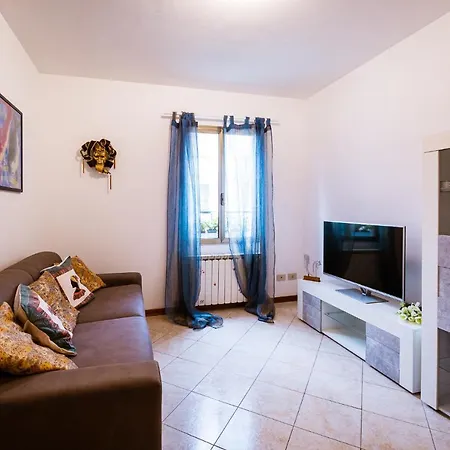Apartment With Canal View In A Quiet Neighbourhood *