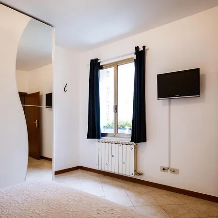 Apartment With Canal View In A Quiet Neighbourhood *