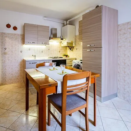 Apartment With Canal View In A Quiet Neighbourhood *