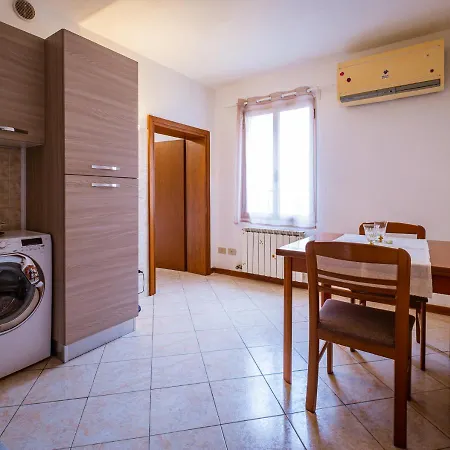 Apartment With Canal View In A Quiet Neighbourhood Venice